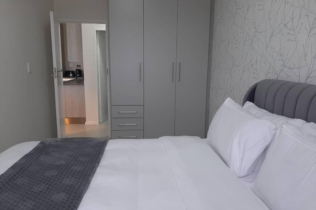 Mikeys Place On New: 2Bed2Bath No.1 With Free Wifinetflix ميدراند المظهر الخارجي الصورة